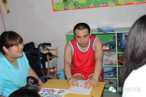 大爱无疆，爱心助残 